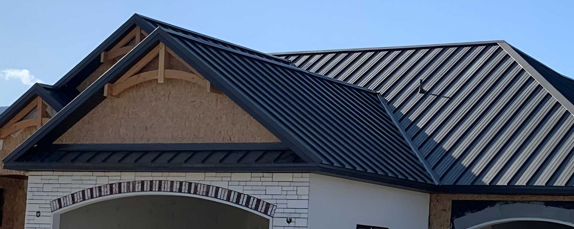 Clean-Cut-Roofing-Siding-Metal-Roofing-hero.jpg